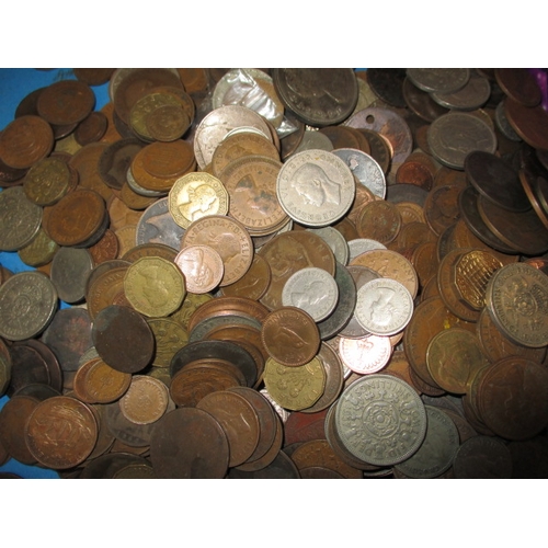 38 - A parcel of vintage world coins, all in circulated condition, approx. parcel weight 11kg