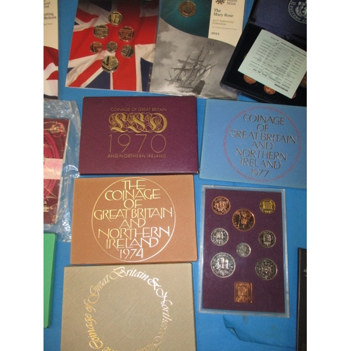 39 - A quantity of Royal Mint year coin sets, some proof others uncirculated, all in original presentatio... 