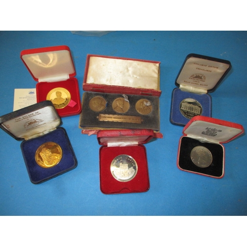 44 - A quantity of vintage commemorative medallions, to include the 1936 set of 3 kings, all in presentat... 