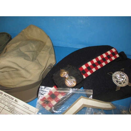 62 - A parcel of vintage military items, to include stay-bright and cloth insignia, all in good used cond... 