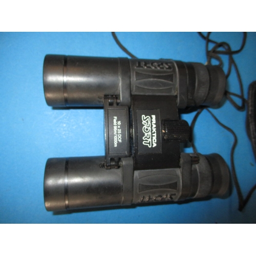 69 - A pair of Praktica sport binoculars and a travelling microscope, both in useable pre-owned condition