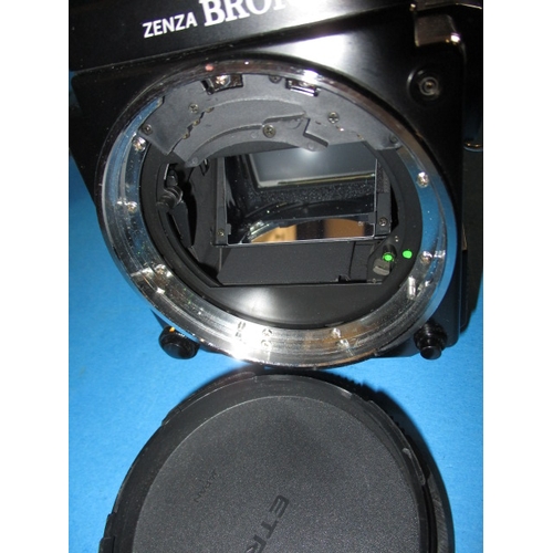 72 - A Bronica ETR Si 120 camera, in hard case with lenses and other accessories, in good used condition,... 