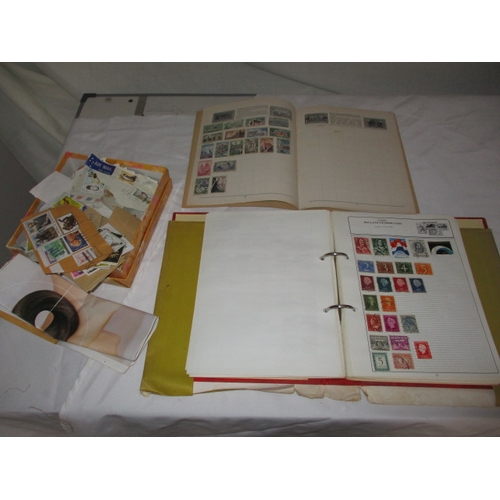 117 - A quantity of vintage world stamps. 2 albums, some loose, in used condition