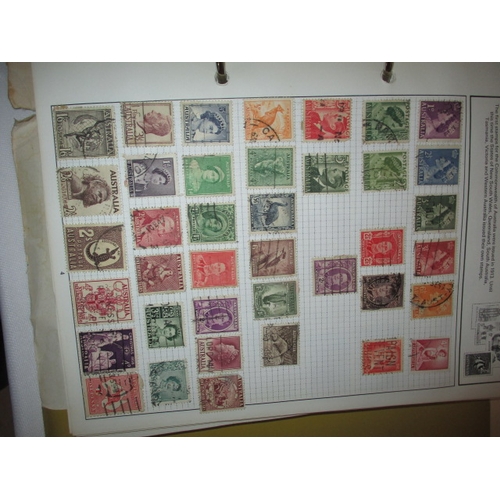 117 - A quantity of vintage world stamps. 2 albums, some loose, in used condition