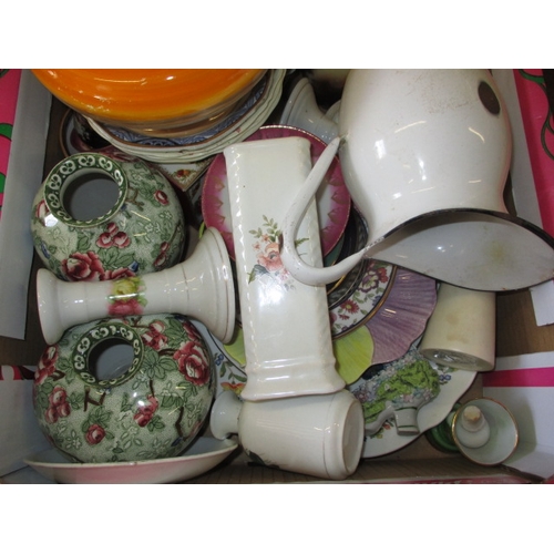 134 - A quantity of general clearance items, to include a Shelley rose bowl and a Hornsea spice jar rack, ... 