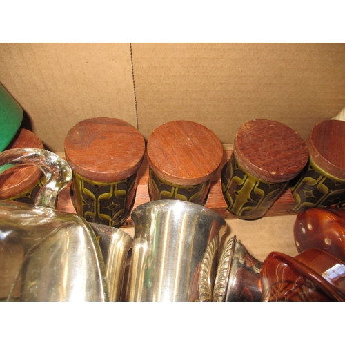 134 - A quantity of general clearance items, to include a Shelley rose bowl and a Hornsea spice jar rack, ... 