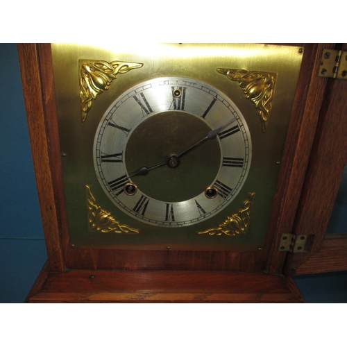 211 - A vintage American made oak cased mantle clock, with key and pendulum, runs when wound but would ben... 