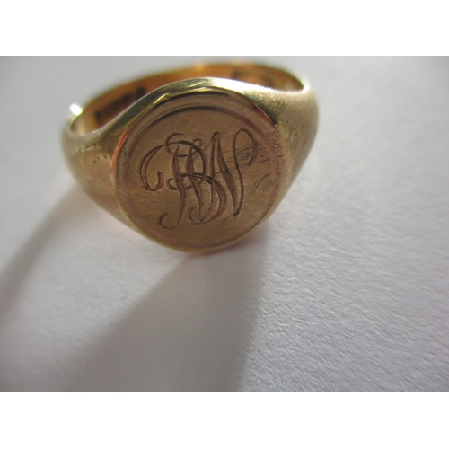 32 - A vintage 9ct yellow gold wedding band and a signet ring, approx. ring size of band ‘T+’, approx. wi... 