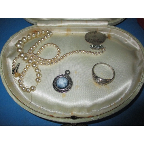 228 - A small parcel of vintage costume jewellery, to include some silver items, all in used condition