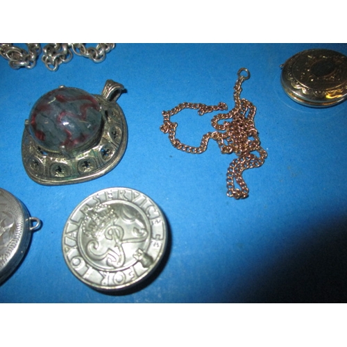 228 - A small parcel of vintage costume jewellery, to include some silver items, all in used condition