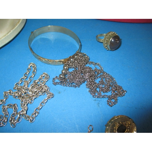 228 - A small parcel of vintage costume jewellery, to include some silver items, all in used condition