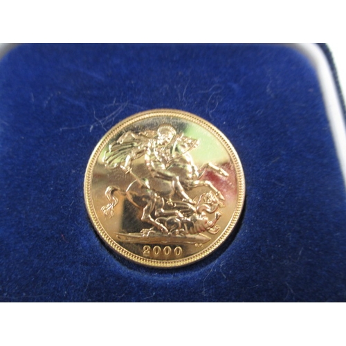 89 - An Elizabeth II gold sovereign dated 2000, uncirculated in presentation box with certificate