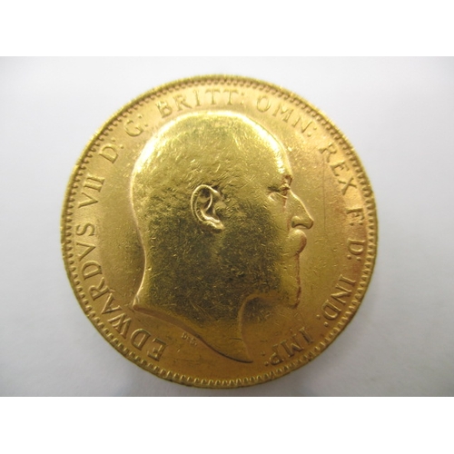 91 - An Edward VII gold sovereign dated 1908, a circulated coin with fine definition of features