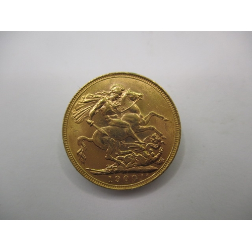 93 - A Victorian gold sovereign dated 1900, a circulated coin with fine definition of features