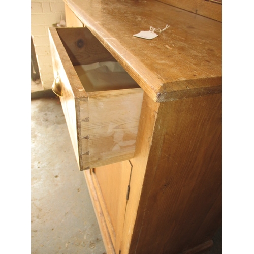 318 - An early 20th Century stripped pine kitchen dresser. In useable, pre-owned condition with age relate... 