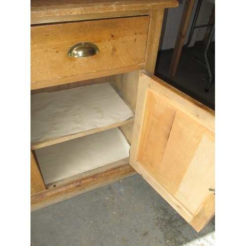 318 - An early 20th Century stripped pine kitchen dresser. In useable, pre-owned condition with age relate... 