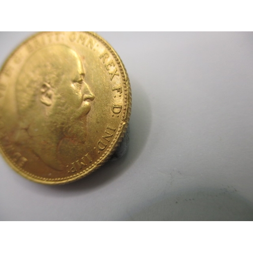 107 - An Edward VII full gold sovereign dated 1906, a circulated coin with fine definition of features