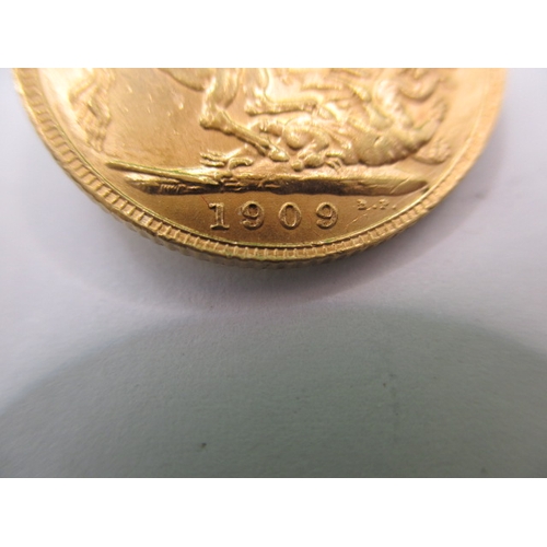 113 - An Edward VII full gold sovereign dated 1909, a circulated coin with very fine definition of feature... 