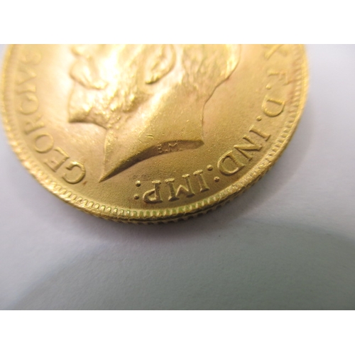 118 - A George V full gold sovereign dated 1913, a circulated coin with very fine definition of features