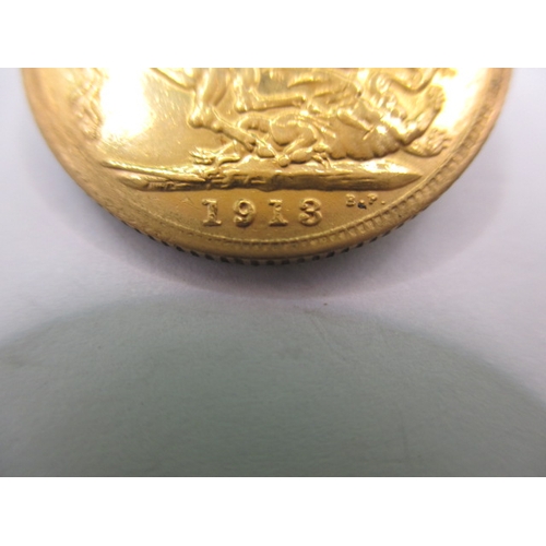 119 - A George V full gold sovereign dated 1913, a circulated coin with fine definition of features