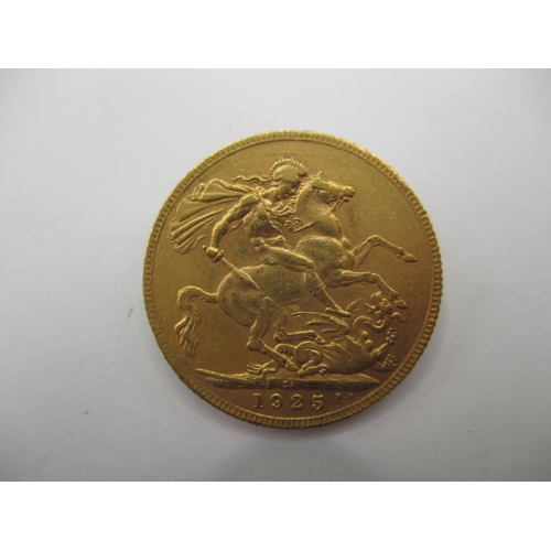 123 - A George V full gold sovereign dated 1925, a circulated coin with very fine definition of features