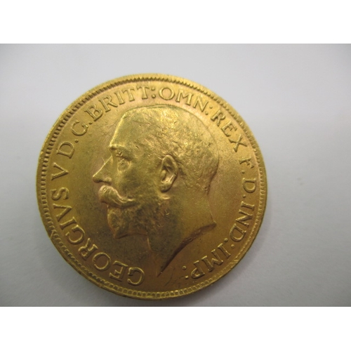 124 - A George V full gold sovereign dated 1927, a circulated coin with very fine definition of features