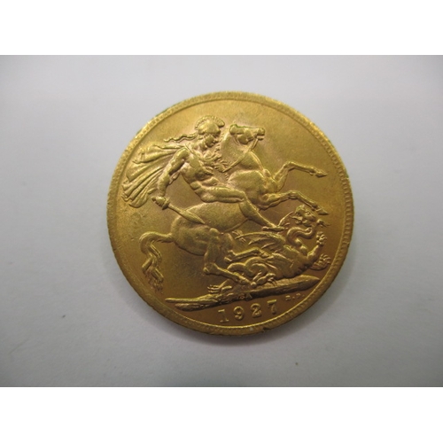 124 - A George V full gold sovereign dated 1927, a circulated coin with very fine definition of features