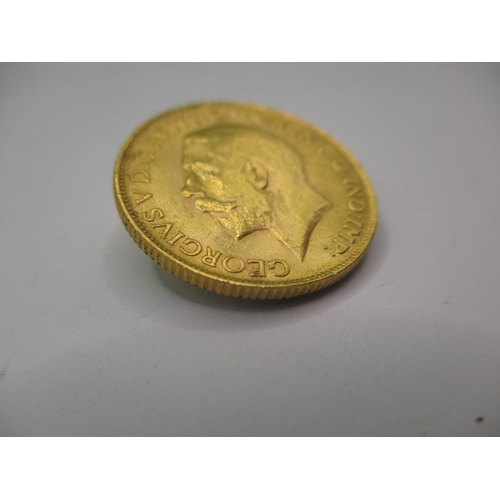 125 - A George V full gold sovereign dated 1927, a circulated coin with very fine definition of features