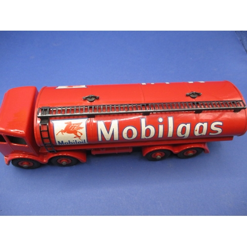 245 - A Dinky Toys 941 Foden 14 Ton Tanker for Mobilgas, with original box and model in near mint conditio... 