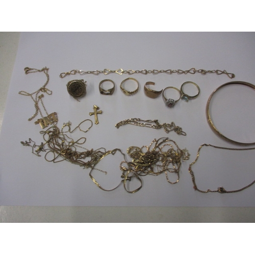 68 - A parcel of gold and yellow metal items, some damages, approx. gross parcel weight 40g