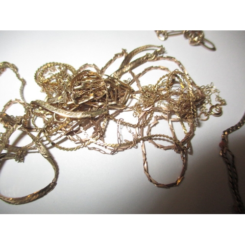 68 - A parcel of gold and yellow metal items, some damages, approx. gross parcel weight 40g