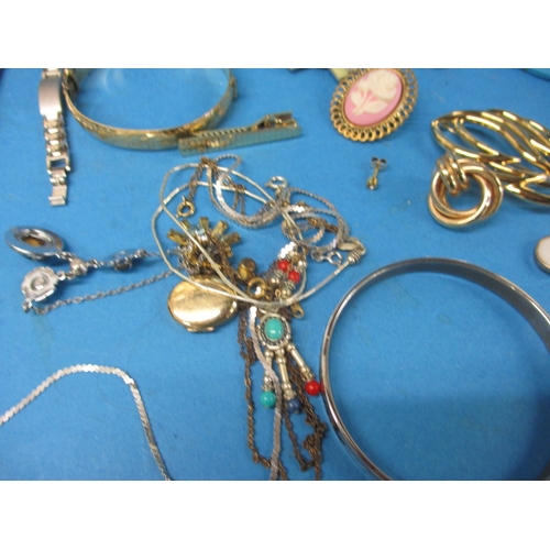 232 - A parcel of vintage costume jewellery and watches, to include some silver and gold items, all in use... 