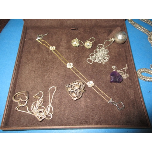 233 - A parcel of vintage costume jewellery, to include silver and Persian white metal items, all in used ... 