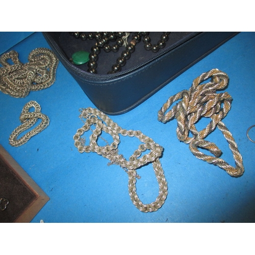 233 - A parcel of vintage costume jewellery, to include silver and Persian white metal items, all in used ... 