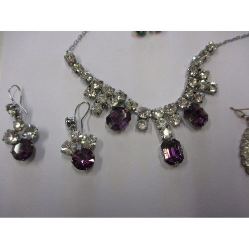 234 - A parcel of vintage costume jewellery, to include some gold items, all in used condition