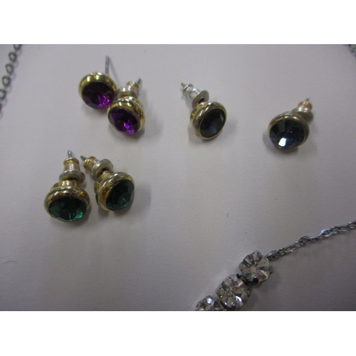 234 - A parcel of vintage costume jewellery, to include some gold items, all in used condition