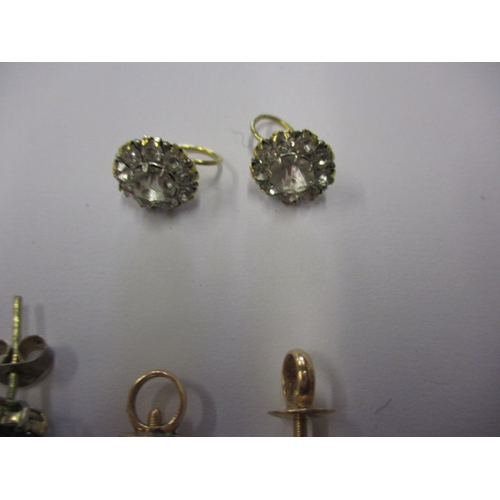 234 - A parcel of vintage costume jewellery, to include some gold items, all in used condition