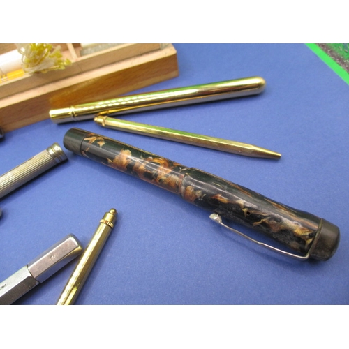 225 - A quantity of vintage propelling pencils and pens, to include silver example by S Mordan & CO, all i... 