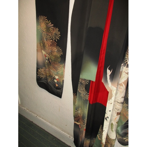 322 - A black silk Japanese kimono. In used condition with a few loose threads and wear. Approximate lengt... 