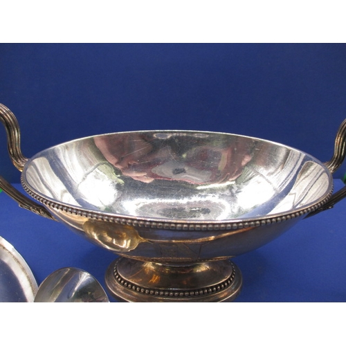 173 - An antique silver sauce tureen and cover, with associated Georgian silver ladle, approx. gross parce... 