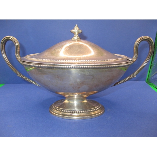 173 - An antique silver sauce tureen and cover, with associated Georgian silver ladle, approx. gross parce... 