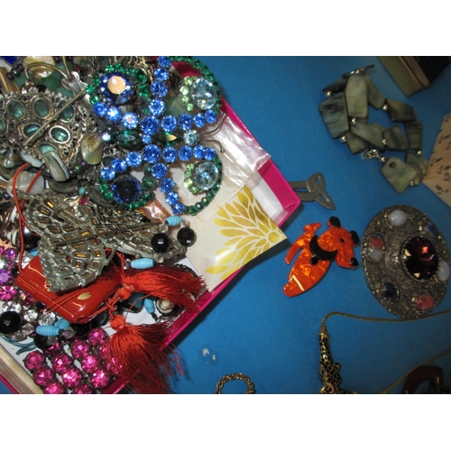 235 - A parcel of vintage costume jewellery, to include some silver items and a 585 gold brooch, all in us... 