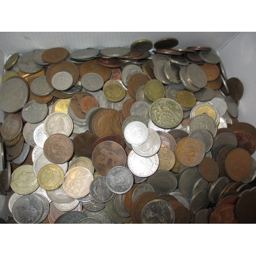 164 - A large quantity of vintage world coins, approx. 14kg in total, all in circulated condition