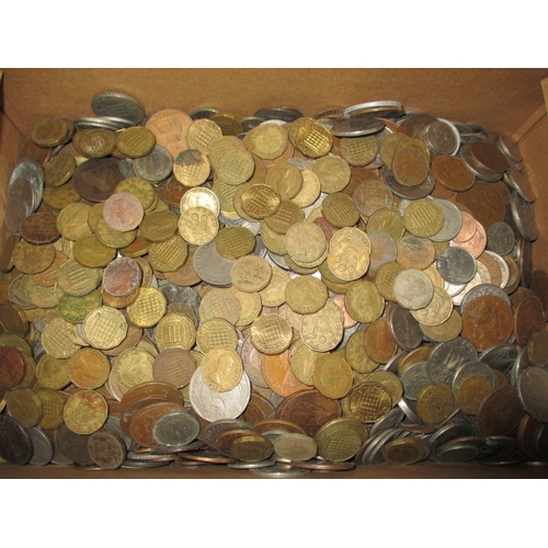 165 - A large quantity of vintage world coins, approx. 14kg in total, all in circulated condition