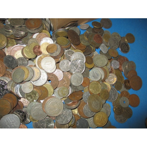 165 - A large quantity of vintage world coins, approx. 14kg in total, all in circulated condition