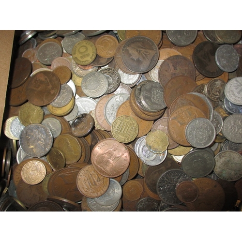 165 - A large quantity of vintage world coins, approx. 14kg in total, all in circulated condition