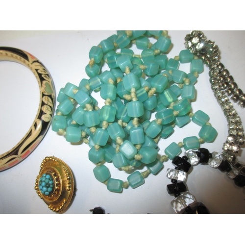 226 - A parcel of costume jewellery, to include some gold and silver items, all in used condition