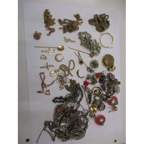 210 - A parcel of vintage costume jewellery, to gold items and some silver, all in used condition with som... 