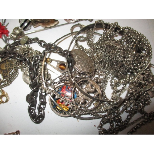 210 - A parcel of vintage costume jewellery, to gold items and some silver, all in used condition with som... 