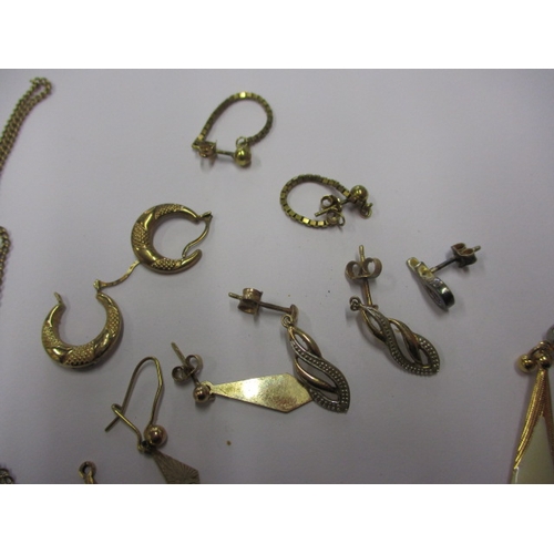 87 - A parcel of gold and yellow metal items, all in used condition, approx. gross parcel weight 24g